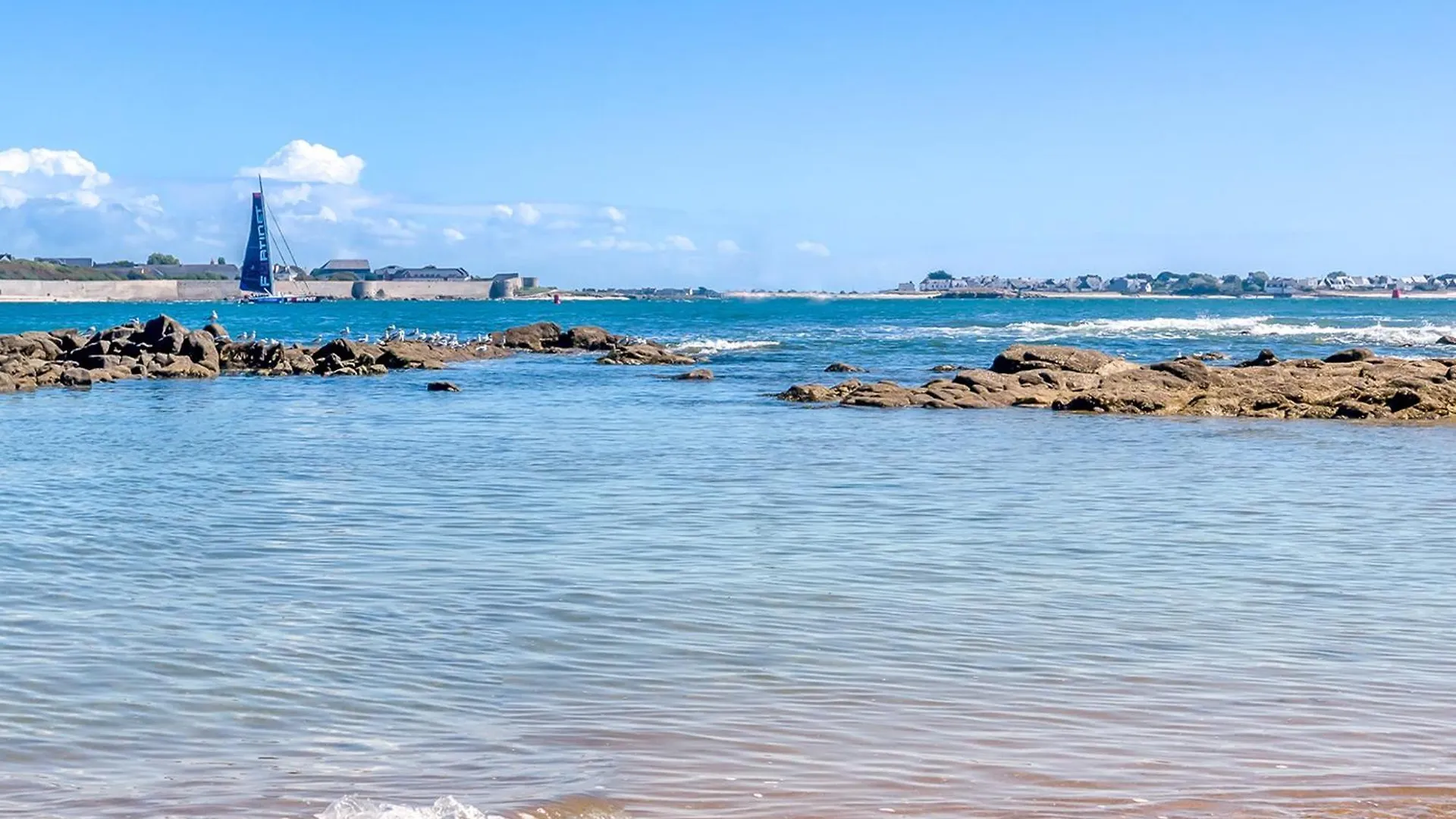 Apartment Duplex Charmant T3/4 A 150M Des Criques, Court Commune, Proche Bourg A Port-Louis - Fr-1-349-170