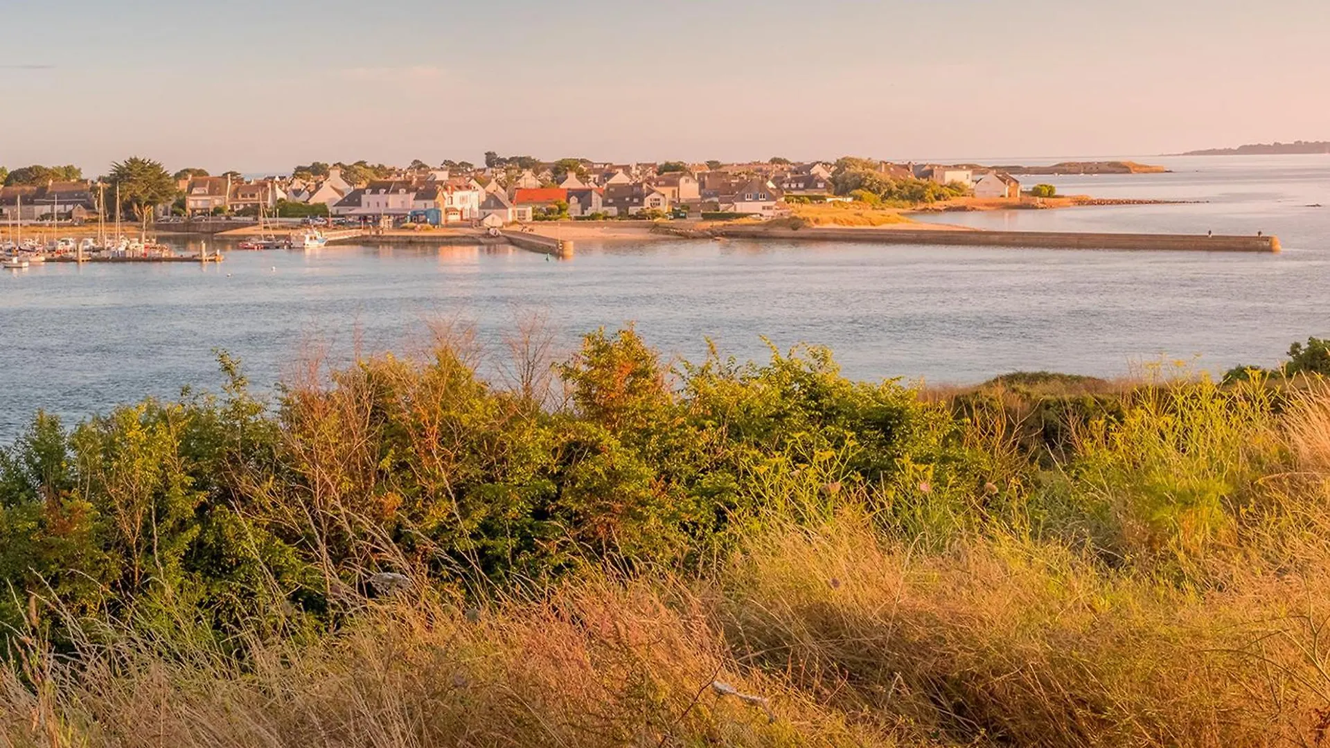 Duplex Charmant T3/4 A 150M Des Criques, Court Commune, Proche Bourg A Port-Louis - Fr-1-349-170 0*,  France